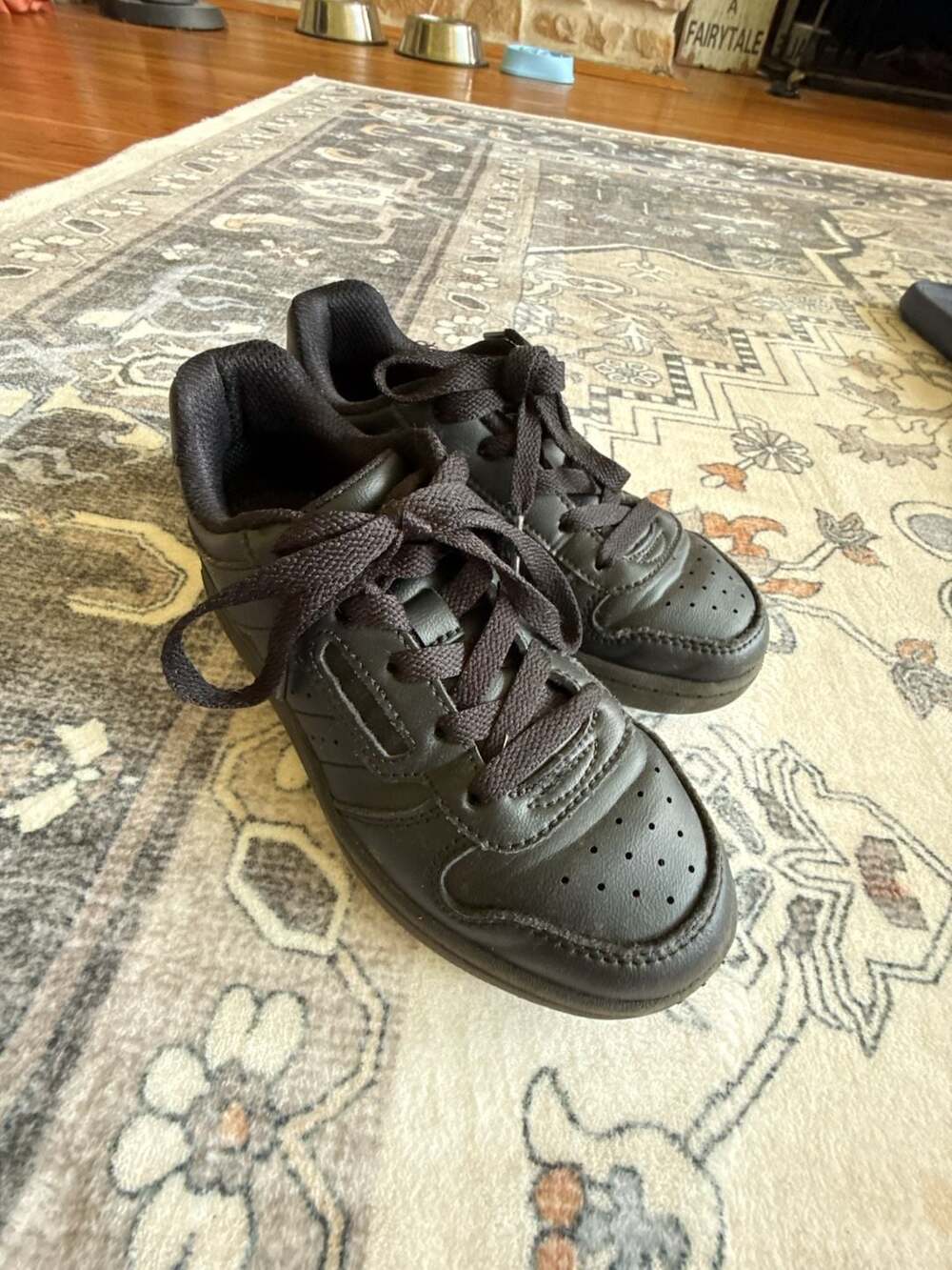 Skechers boys black sneakers size 1.5